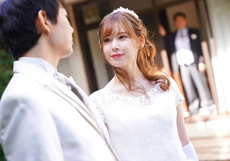 Bố ông chồng phang bạn gái của con trai ngay sau lễ cưới của con trai
